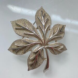 Crown Trifari Mid-Century Modern Leaf Brooch – 1955–1969